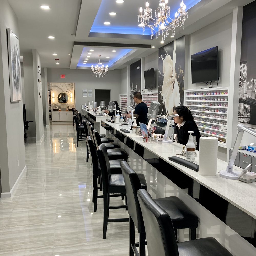 5th Nail Lounge - Inside - Nail Salons Near Me - Knoxville, Tennessee