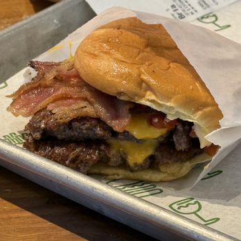 Shake Shack Ladue Crossing - Smoke Shack Burger - Burgers Near Me - Saint Louis, Missouri Shake Shack Ladue Crossing - Smoke Shack Burger - Burgers Near Me - Saint Louis, Missouri
