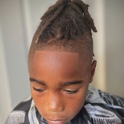 Royal kingz Barbershop - High skin fade with lineup.