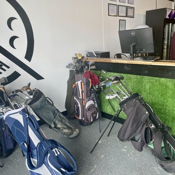 Birdies Indoor Golf - Gold clubs of all varieties available for you to borrow! - Mini Golf Near Me - Blue Springs,, Missouri Birdies Indoor Golf - Gold clubs of all varieties available for you to borrow! - Mini Golf Near Me - Blue Springs,, Missouri