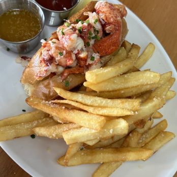 Hook & Anchor - Lobster roll - 4oz - Seafood Near Me - Costa Mesa, California Hook & Anchor - Lobster roll - 4oz - Seafood Near Me - Costa Mesa, California