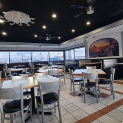 Nikkos Grecian Grill - Seating