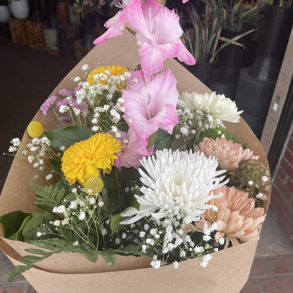 Cute little arrangement of flowers I picked for a graduation Cute little arrangement of flowers I picked for a graduation