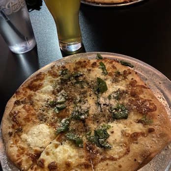 Argilla Brewing - White pizza with sausage & a pale  ale beer - Pizza Near Me - Newark, Delaware