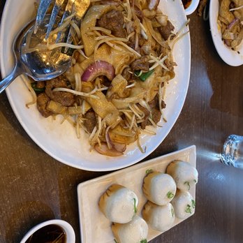 Yang Kee Dumpling - pan fried pork dumpling - Dim Sum Near Me - Davis, California Yang Kee Dumpling - pan fried pork dumpling - Dim Sum Near Me - Davis, California