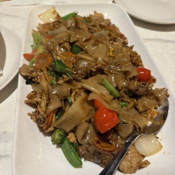 Thai Stellar - Drunken noodles combination - Salad Near Me - Pearland, Texas