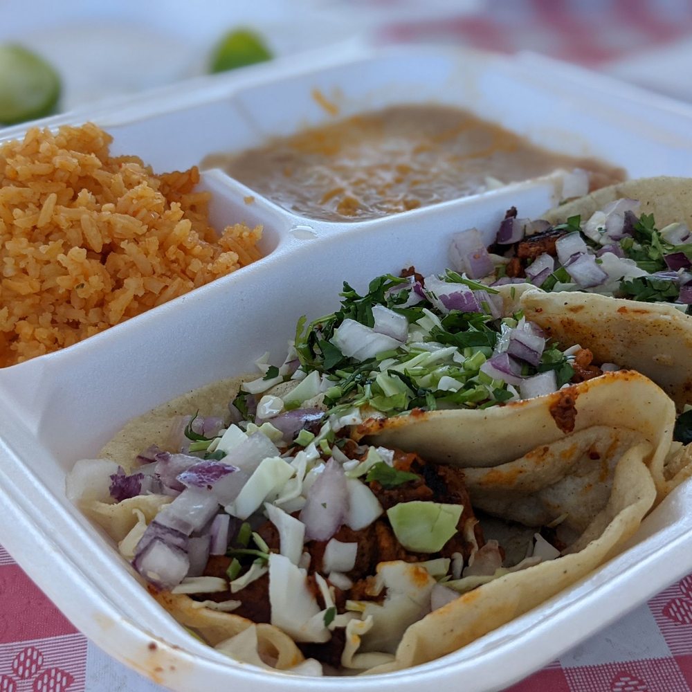 Taco plate w/ adobado