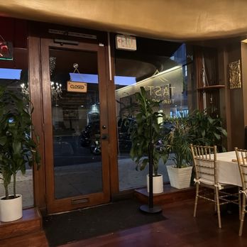 Tasty Thai House - Entrance - Thai Near Me - Beverly Hills, California Tasty Thai House - Entrance - Thai Near Me - Beverly Hills, California