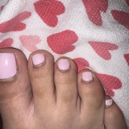 Un even painted toes with gel