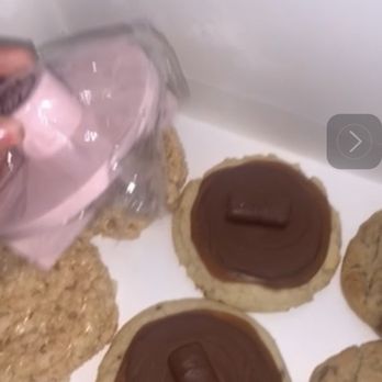 Crumbl - Kendall - Twix cookie rice crispy cookie chocolate chip - Bakeries Near Me - Miami, Florida