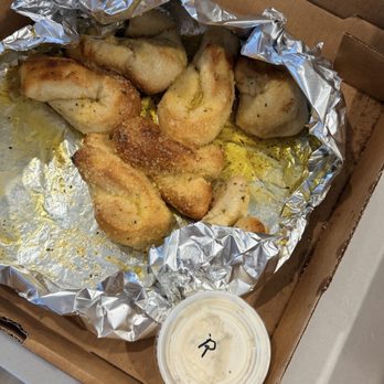 Giovanni’s Pizzeria - Garlic knots - Pizza Near Me - Winter Garden, Florida