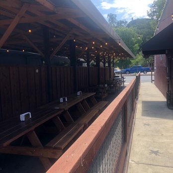 Trail Dust BBQ - Side yard Seating - Barbeque Near Me - Morgan Hill, California Trail Dust BBQ - Side yard Seating - Barbeque Near Me - Morgan Hill, California