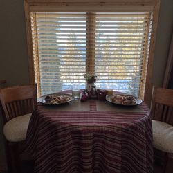 Cashmere Mountain Bed & Breakfast - Breakfast table with breakfast