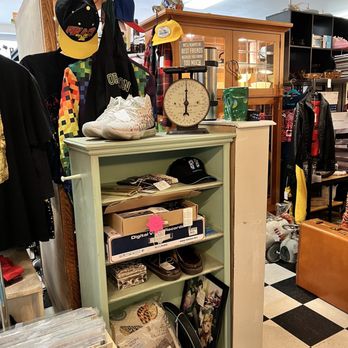 Finders Keepers Unique Boutique - Thrift Stores Near Me - Salem, Oregon Finders Keepers Unique Boutique - Thrift Stores Near Me - Salem, Oregon