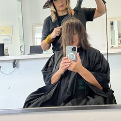 Kona Hair Stylist Rosana - The wizard working her magic - Rosana A