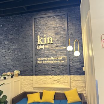Kin Long Beach - Such and cute place entry seating - Thai Near Me - Long Beach, California