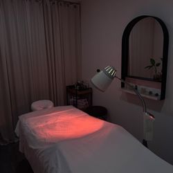 ACUREVERSE - So excited for my weekly acupuncture session