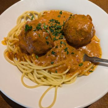 Olive Garden Italian Restaurant - Spaghetti in Five Marinara Sauce w/Meatballs - Italian Near Me - Morrow, Georgia