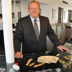 GoldDealer - Ken Edwards is a recognized trade expert quoted on CNN, CNBC and PBS. He is always available to anwer precious metal questions.