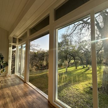 Guzman Cleaning Services - Amazingly clean windows (inside and out) SUCH GREAT WORK! - Home Cleaning Near Me