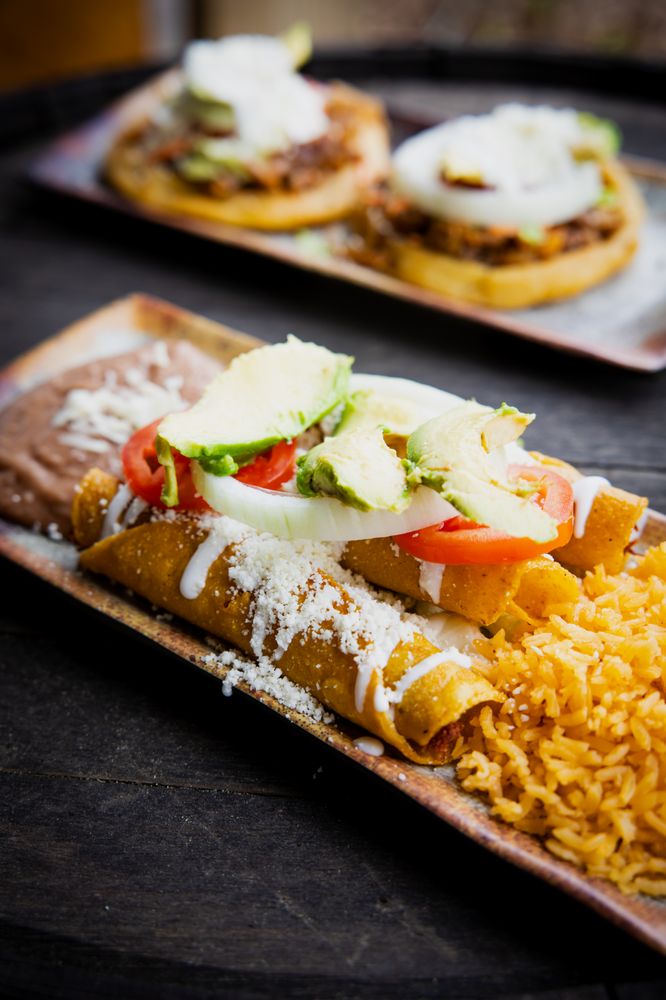 La Chula Taqueria Logo