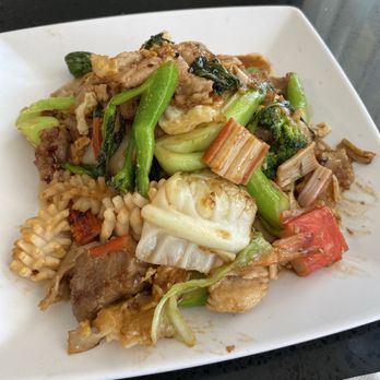 Pho 76 Restaurant & Bakery - Pad See Ew combination and seafood - Vietnamese Near Me - Fresno, California Pho 76 Restaurant & Bakery - Pad See Ew combination and seafood - Vietnamese Near Me - Fresno, California
