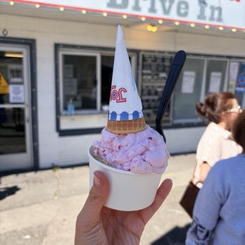Sno Cap Ice Cream - One scoop in a cup with a cone - Ice Cream & Frozen Yogurt Near Me - Sisters, Oregon