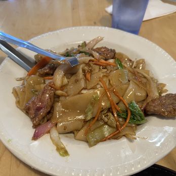 Mama Chang - Beef Chow Fun - Chinese Near Me - Fairfax, Virginia Mama Chang - Beef Chow Fun - Chinese Near Me - Fairfax, Virginia