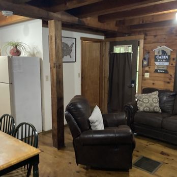White Oaks Cabins - Hotels Near Me - Taswell, Indiana