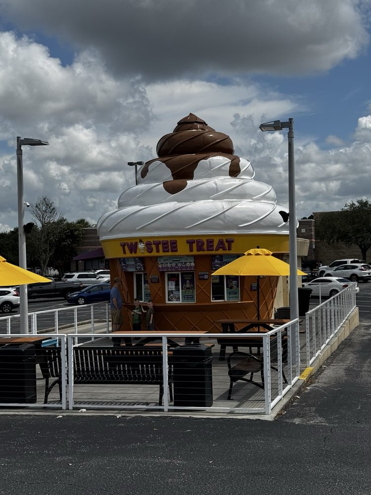 Twistee Treat - Spring Hill Logo