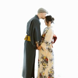 I felt very comfortable wearing kimono even tho I was 37 weeks pregnant. Thank you sachiko!