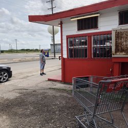 Barrera's Fried Chicken - Took a trip to Robstown!! Stop for some of Barrera's Fried Chicken!! It was pretty good!! Love the gray and the the gizzards!!
