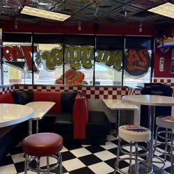 Lenny's Burger - Great place great vibe!