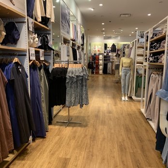 UNIQLO - Men's Clothing Near Me - Edison, New Jersey