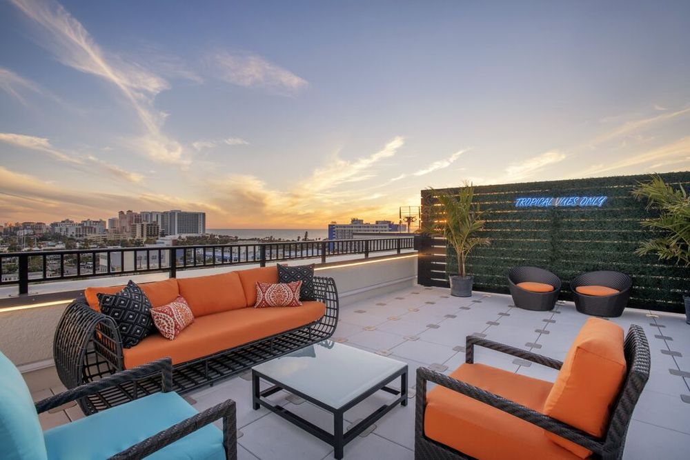 Vue 360 Rooftop Bar Image