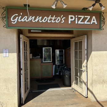 Giannotto's Pizzaria - Pizza Near Me - Wailuku, Hawaii