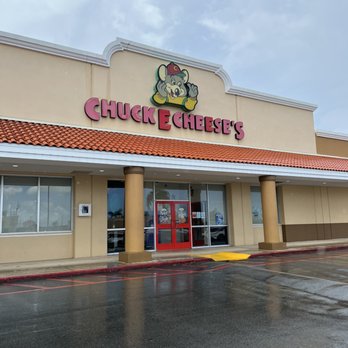 Chuck E. Cheese - Pizza Near Me - Bayamon, Puerto Rico
