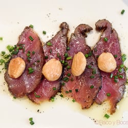 Solid - Mojama con aceite y almendras