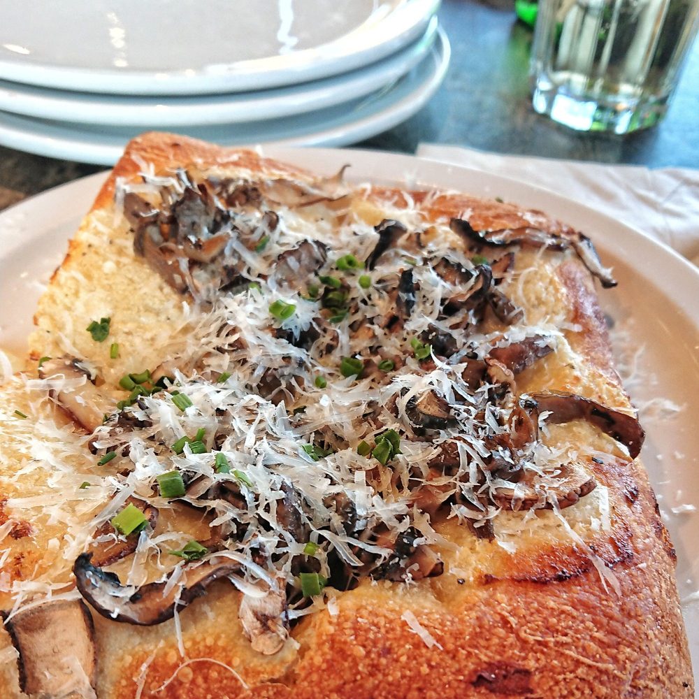 Levetto - Funghi pizza - Italian Near Me - Waterloo, Ontario Levetto - Funghi pizza - Italian Near Me - Waterloo, Ontario
