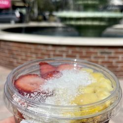Roots Raw Juice Bar - tropical paradise açaí bowl