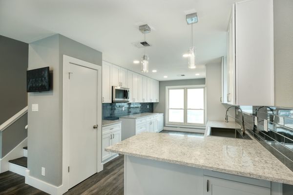 Advanced Construction and Remodeling Logo