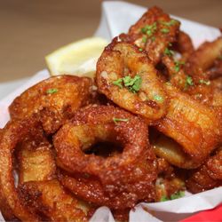 Backyard Bayou - IG: EatwithSie | Fried Calamari Basket