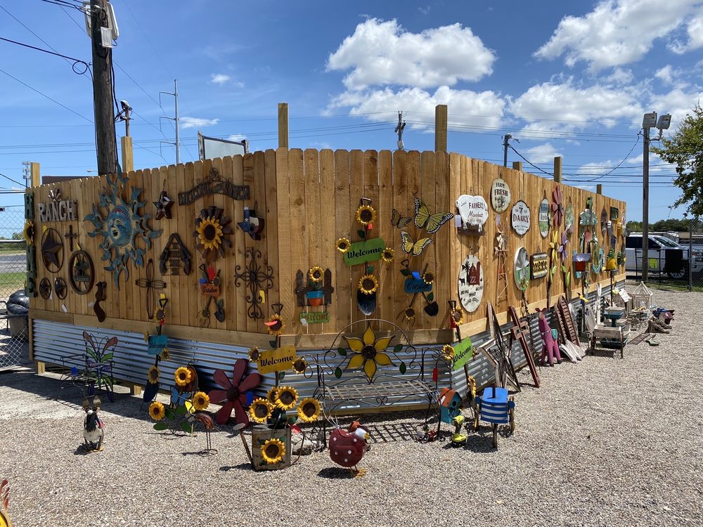 THE GARDEN SPOT Updated October 2024 12201 Leopard St, Corpus