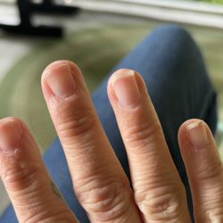 4 Seasons Nail & Spa - What I was left with:(