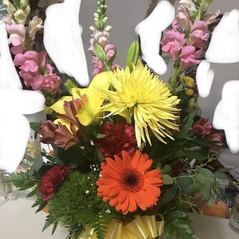 Exeter Flower - This is a $100 sympathy not including del &tax. Very disappointed the lady states prices have gone up and this is what you get for a $100 - Florists Near Me - Exeter, California