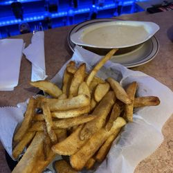 Pike's Pub - Crabby fries