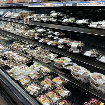 Nijiya Market - Selections of ready to eat bentos and sushi - International Grocery Near Me - San Mateo, California