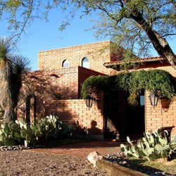 Desert Trails Bed & Breakfast - Frontview of Desert Trails B&B