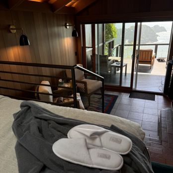 Sacred Rock Inn - Complimentary robe and slippers - Resorts Near Me - Elk, California