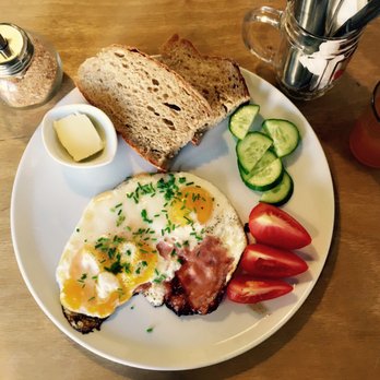 Periferie Cafe - Šunka s vejci - Cafes Near Me - Prague, Puerto Rico